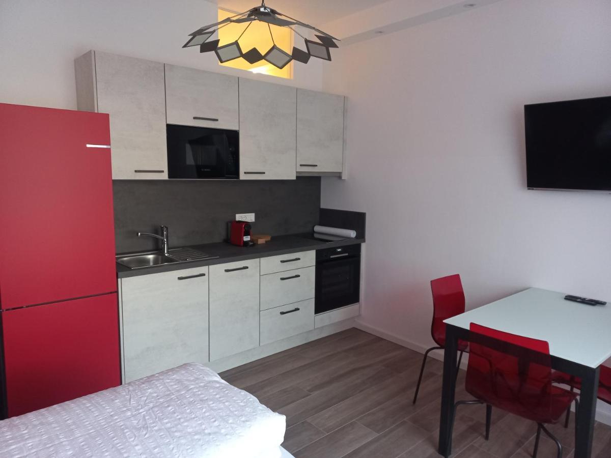 Studio-Appartment - Hotel Lux Meran Zewnętrze zdjęcie
