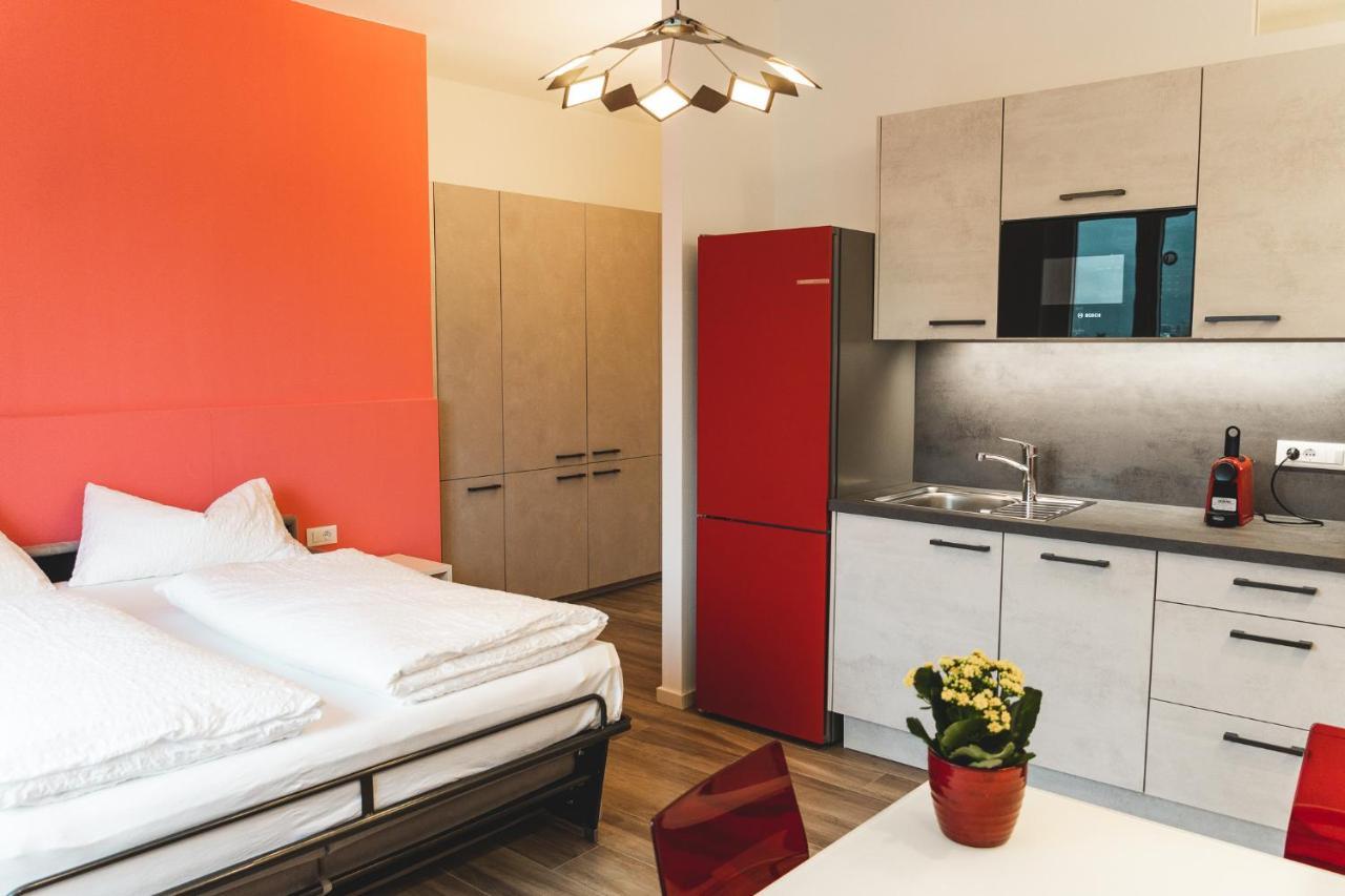 Studio-Appartment - Hotel Lux Meran Zewnętrze zdjęcie